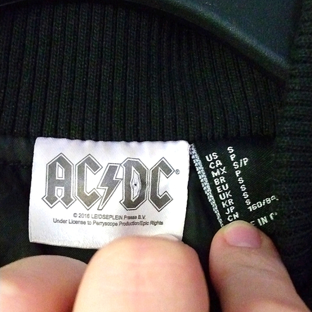 Acdc 1981 World Tour Puffer Jacket Size Small - Gem